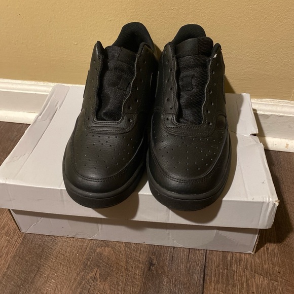 Black court visions (size 10) Comes with laces New condition | Basic black Nike - Picture 3 of 4